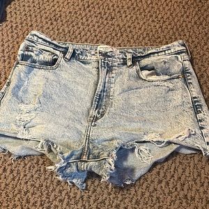 Abercrombie & Fitch denim shorts - The Mom Short: High rise